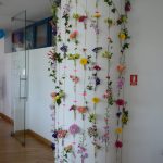 Decor receptie cu flori viu colorate